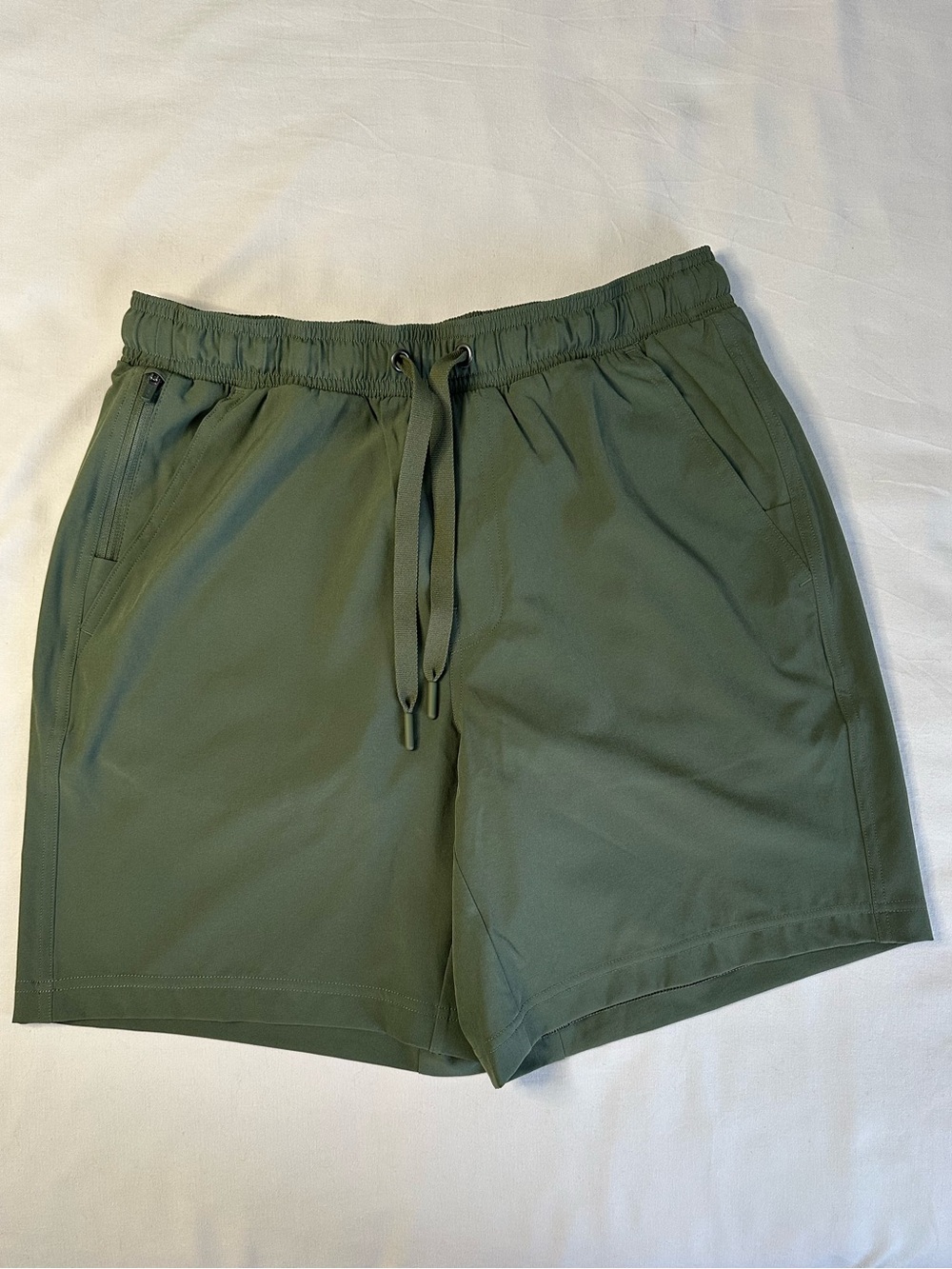 Men’s VRST olive green shorts